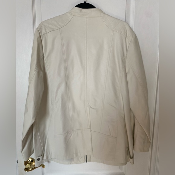 •SOLD• NWOT Penningtons Faux Leather Jacket - Picture 3 of 3